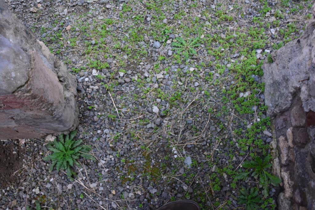 IX.5.2 Pompeii. March 2017. Room n, threshold of doorway into corridor m.
Foto Christian Beck, ERC Grant 681269 DCOR.
