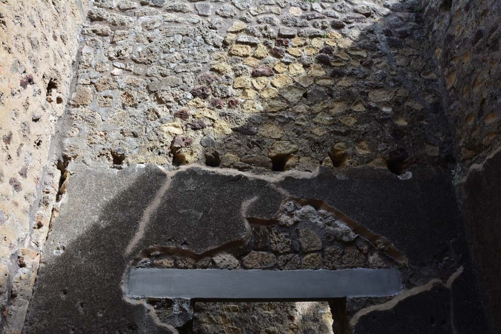 IX.5.2 Pompeii. March 2017. Room ‘o’, upper east wall above doorway.
Foto Christian Beck, ERC Grant 681269 DÉCOR.