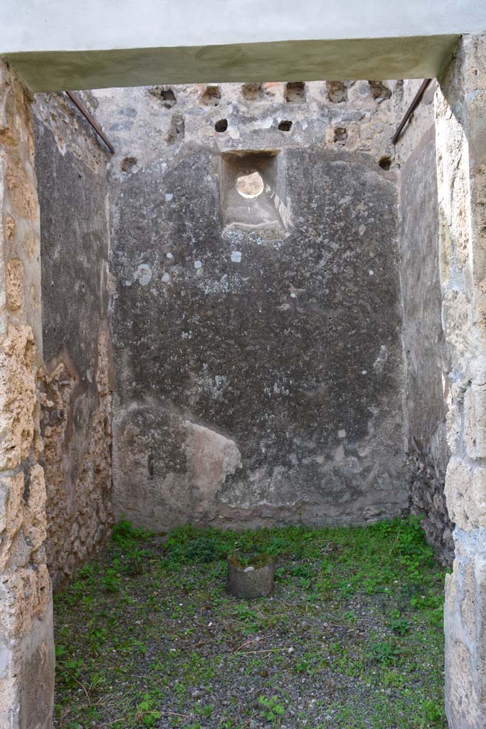 IX.5.2 Pompeii. March 2017. Room ‘q’, looking west through doorway.
Foto Christian Beck, ERC Grant 681269 DÉCOR.