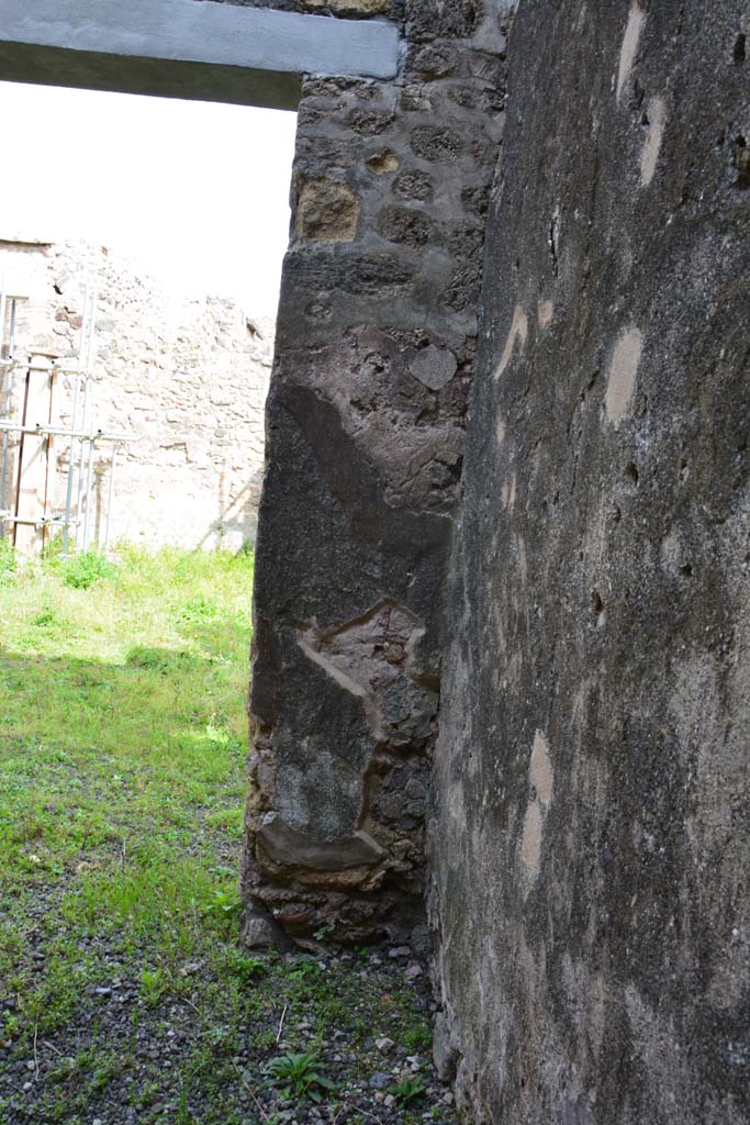 IX.5.2 Pompeii. March 2017. Room r, looking towards east wall in south-east corner.
Foto Christian Beck, ERC Grant 681269 DCOR.
