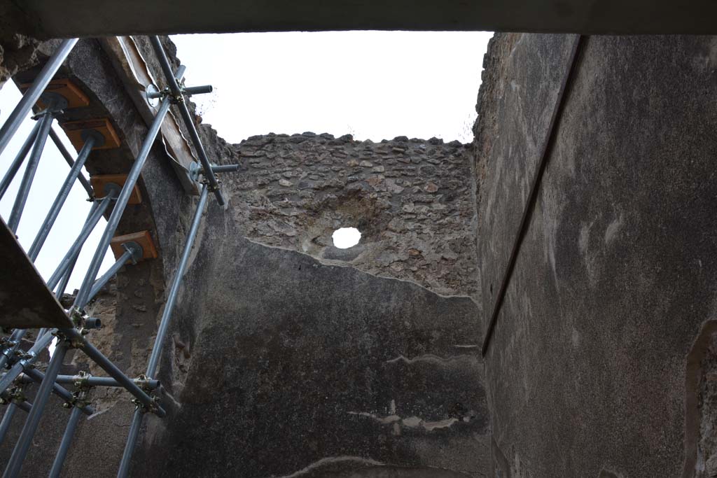 IX.5.2 Pompeii. May 2017. Room ‘w’, upper west wall.
Foto Christian Beck, ERC Grant 681269 DÉCOR.