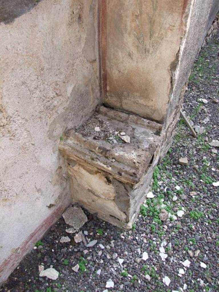 IX.5.2 Pompeii. December 2007. Room ‘w’, altar on south side of shrine in kitchen.