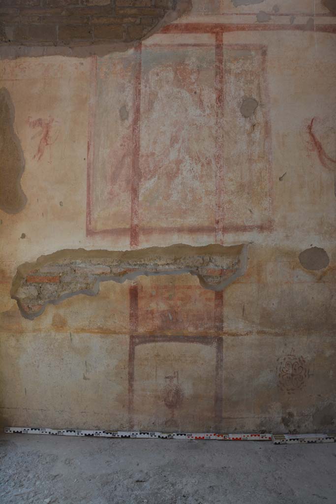 IX.5.2 Pompeii. March 2017. Room ‘c’, central wall painting and lower north wall.
Foto Christian Beck, ERC Grant 681269 DÉCOR.