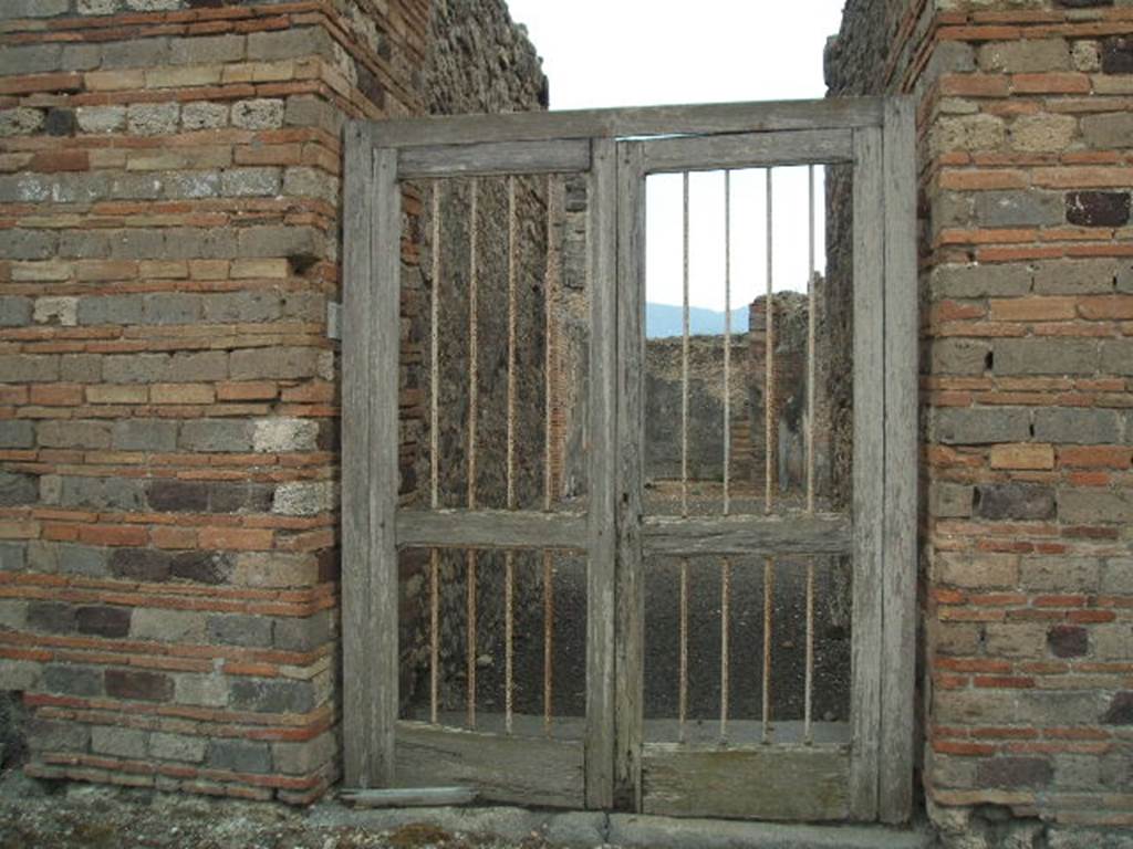 IX.5.2. Entrance. Linked to IX.5.22