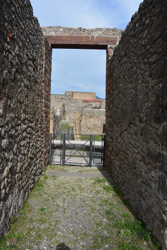 IX.5.2 Pompeii. March 2017.
Looking north along room ‘a’, entrance corridor/fauces towards entrance vestibule.
Foto Christian Beck, ERC Grant 681269 DÉCOR.