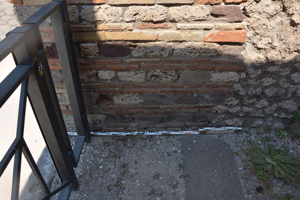 IX.5.2 Pompeii. May 2017. Room ‘a’, detail from east side of vestibule.
Foto Christian Beck, ERC Grant 681269 DÉCOR.