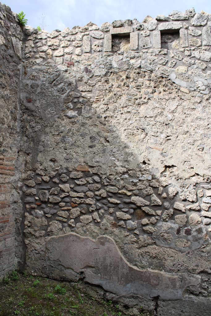 IX.5.4 Pompeii. March 2019. Room c, west wall in south-west corner.
Foto Christian Beck, ERC Grant 681269 DÉCOR.