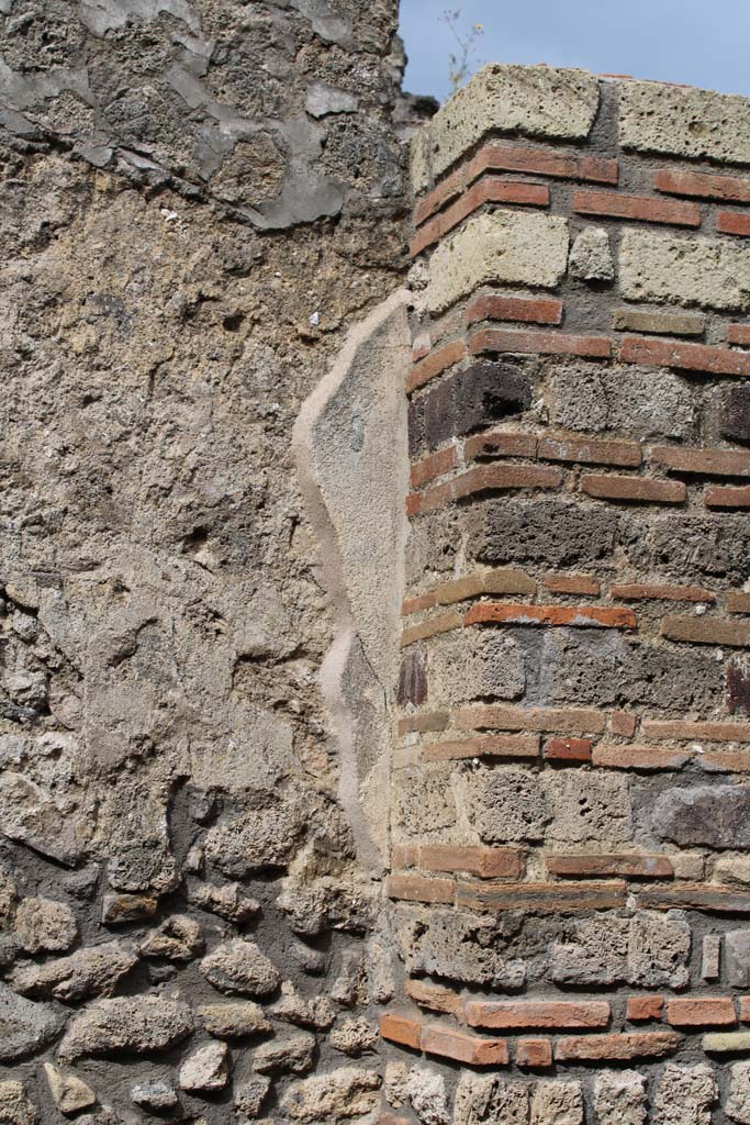 IX.5.4 Pompeii. March 2019. Room c, upper west wall with pilaster in north-west corner.
Foto Christian Beck, ERC Grant 681269 DÉCOR.