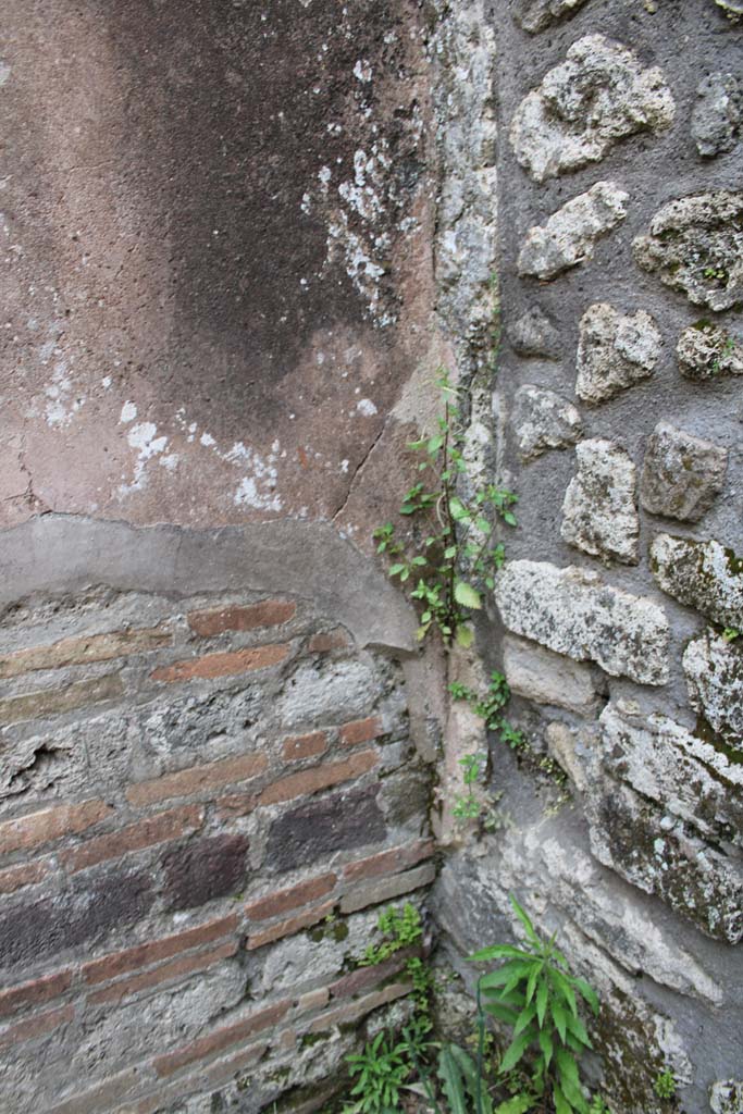 IX.5.4 Pompeii. March 2019. Room d, lower north-east corner.
Foto Christian Beck, ERC Grant 681269 DÉCOR.