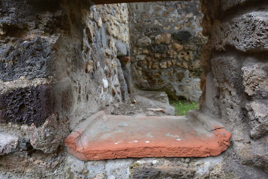 IX.5.4 Pompeii. March 2017. Room d, looking south through recess into room f and oven.
Foto Christian Beck, ERC Grant 681269 DÉCOR.