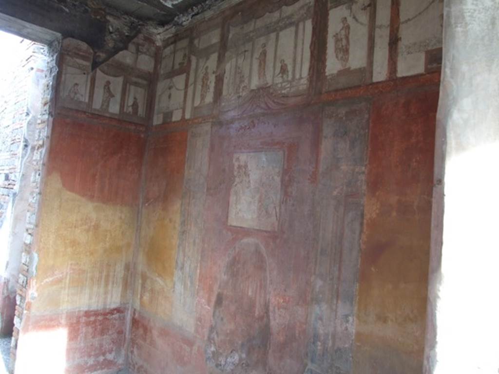 IX.5.6 Pompeii. December 2007. Room 10, tablinum. East wall looking north-east through window from room 9. According to Schefold, the wall painting in the centre of the east wall was Diana and Callisto. See Schefold, K., 1957. Die Wande Pompejis. Berlin: De Gruyter. (p. 254) See Sogliano, A., 1879. Le pitture murali campane scoverte negli anni 1867-79. Napoli: (p.30, no.119)