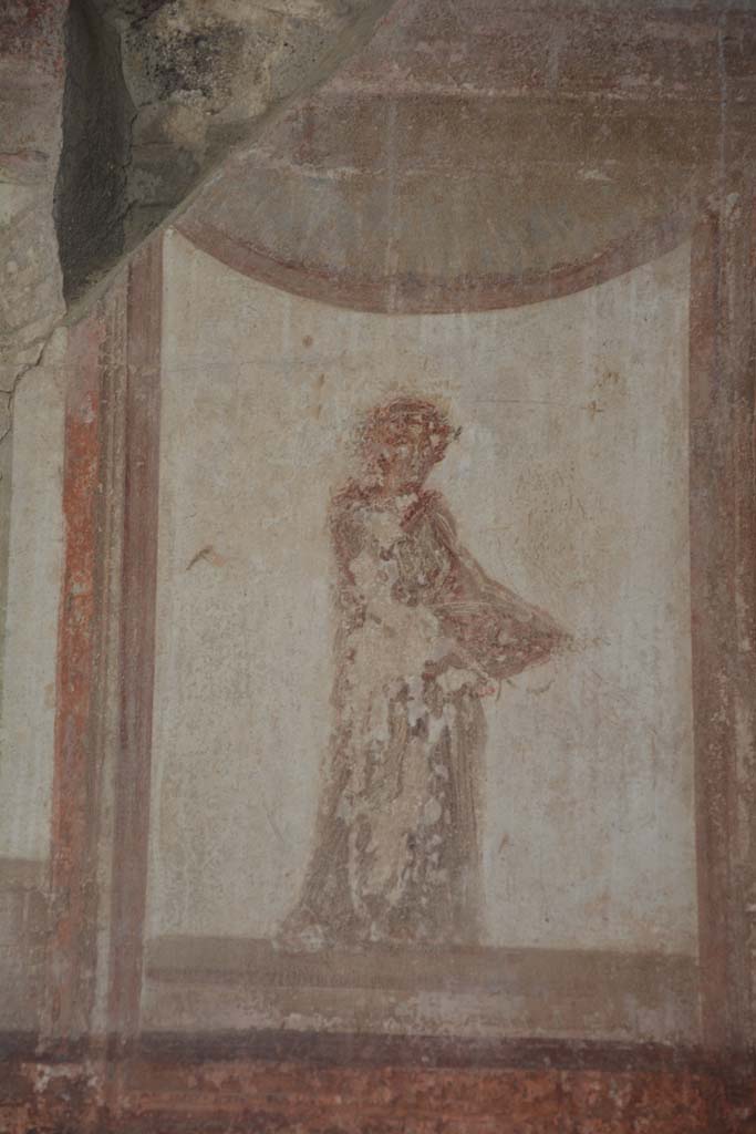 IX.5.6 Pompeii. May 2017.
Room i, upper north wall in north-east corner, detail of figure in centre.
Foto Christian Beck, ERC Grant 681269 DÉCOR.