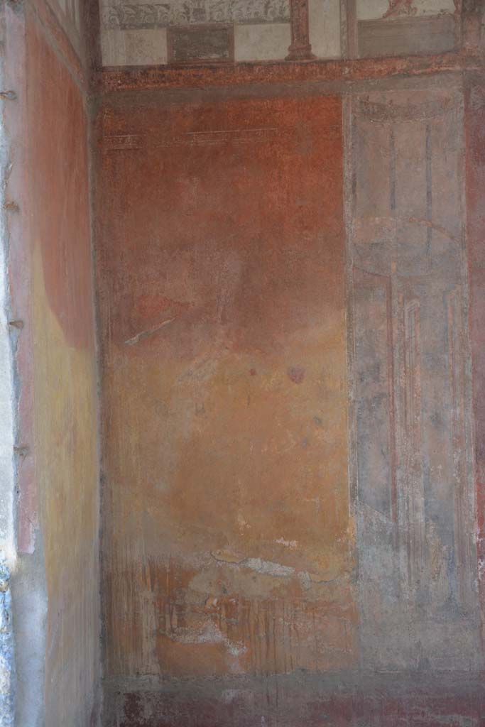 IX.5.6 Pompeii. May 2017.
Room i, yellow side panel at north end of east wall, with figure in centre.
Foto Christian Beck, ERC Grant 681269 DÉCOR.