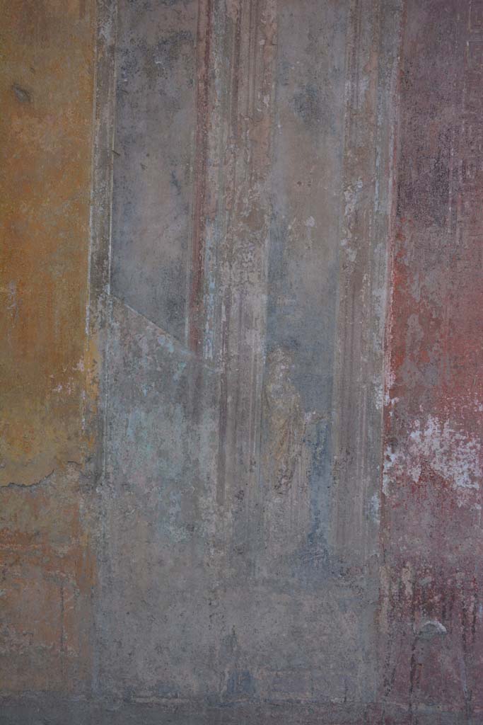 IX.5.6 Pompeii. May 2017.
Room i, figure in lower dividing panel on north side of central panel.
Foto Christian Beck, ERC Grant 681269 DÉCOR