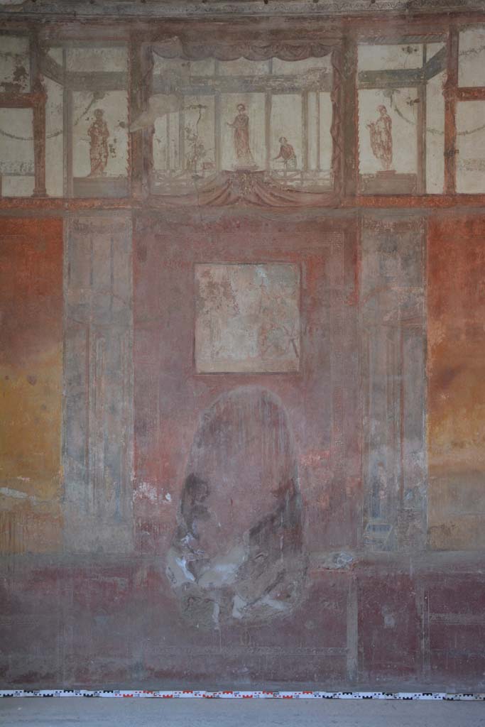 IX.5.6 Pompeii. May 2017. Room i, central panel on east wall.
Foto Christian Beck, ERC Grant 681269 DÉCOR.