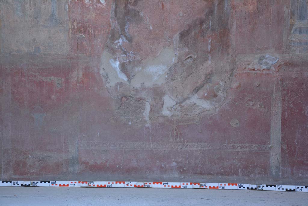 IX.5.6 Pompeii. May 2017. Room i, zoccolo below centre of east wall.
Foto Christian Beck, ERC Grant 681269 DÉCOR.