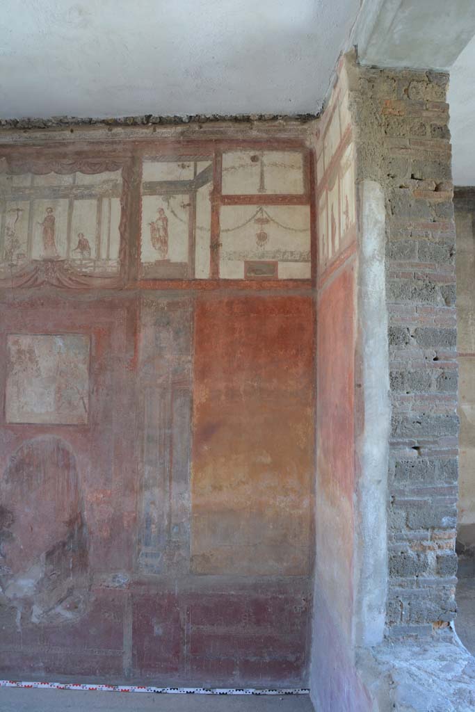 IX.5.6 Pompeii. May 2017.
Room i, yellow side panel with central figure at south end of east wall.
Foto Christian Beck, ERC Grant 681269 DÉCOR.