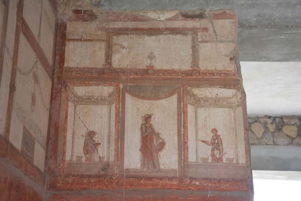 IX.5.6 Pompeii. May 2017. Room i, painted figures from upper south wall at east end.
Foto Christian Beck, ERC Grant 681269 DÉCOR.