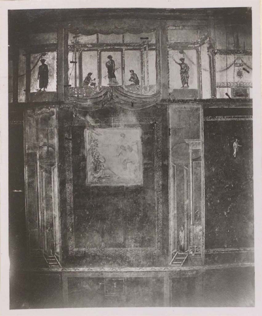 IX.5.6 Pompeii. Pre-1942. Room 10, detail from west wall of tablinum.
(However, Warscher described it as the “east” wall.)
See Warscher, T. 1942. Catalogo illustrato degli affreschi del Museo Nazionale di Napoli. Sala LXXX. Vol.2. Rome, Swedish Institute.
DAIR 32.1698. Photo © Deutsches Archäologisches Institut, Abteilung Rom, Arkiv.