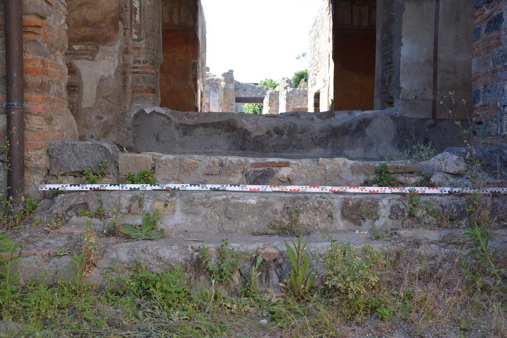 IX.5.6 Pompeii. May 2017. Room n, steps leading north up to room l (L).
Foto Christian Beck, ERC Grant 681269 DÉCOR.