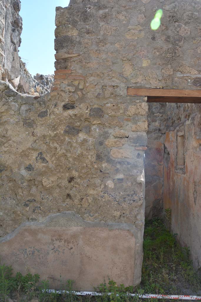 IX.5.6 Pompeii. May 2017. Room n, west side, wall on south side of doorway to room s.
Foto Christian Beck, ERC Grant 681269 DÉCOR.