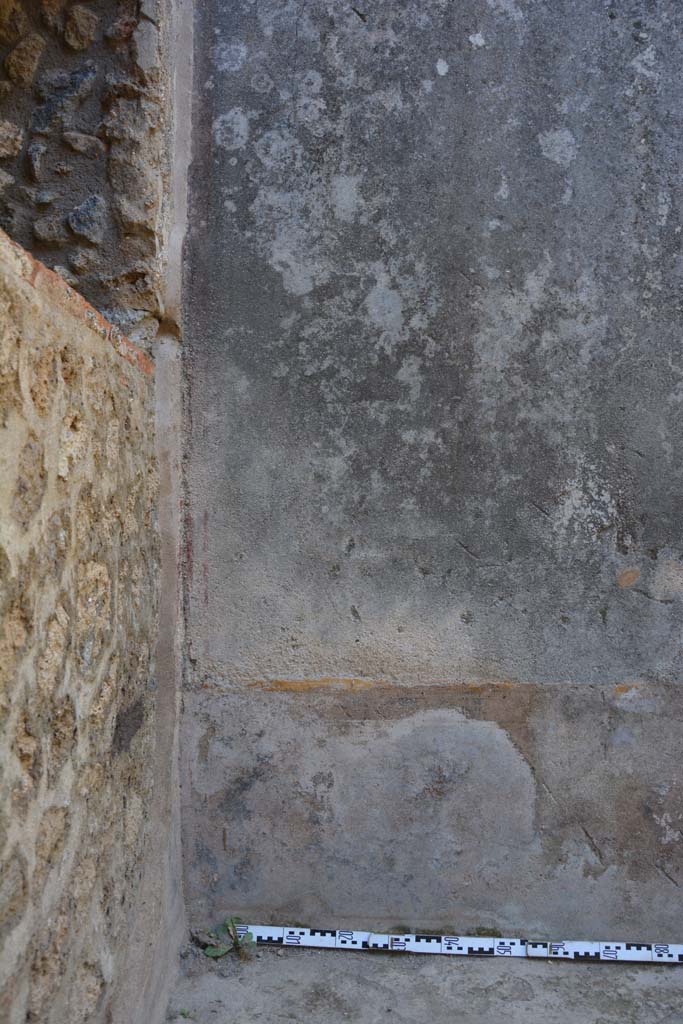 IX.5.6 Pompeii. May 2017. Room o, east wall in north-east corner.
Foto Christian Beck, ERC Grant 681269 DÉCOR.