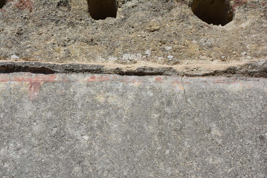 IX.5.6 Pompeii. May 2017. Room o, detail of upper east wall below holes for support beams.
Foto Christian Beck, ERC Grant 681269 DÉCOR.