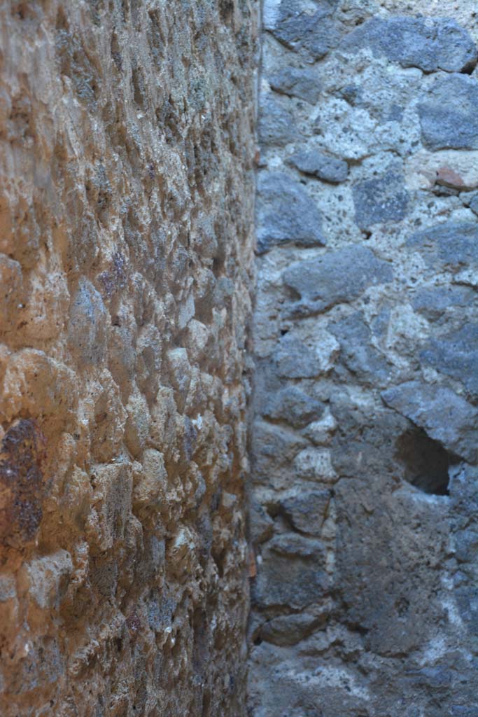 IX.5.6 Pompeii. May 2017. Room v, south-west corner.
Foto Christian Beck, ERC Grant 681269 DÉCOR.