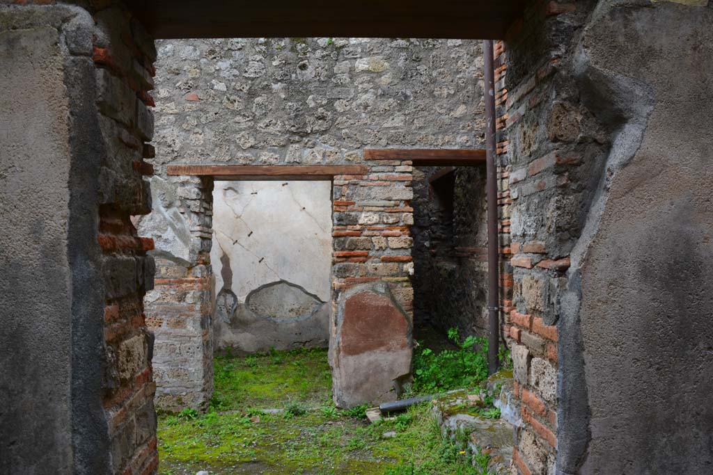 IX.5.6 Pompeii. March 2017. Doorway to room r, centre left, and room v, centre right, looking west across room n.
Foto Christian Beck, ERC Grant 681269 DÉCOR.