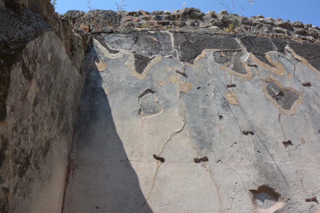 IX.5.6 Pompeii. May 2017. Room r, upper west wall in south-west corner.
Foto Christian Beck, ERC Grant 681269 DÉCOR.