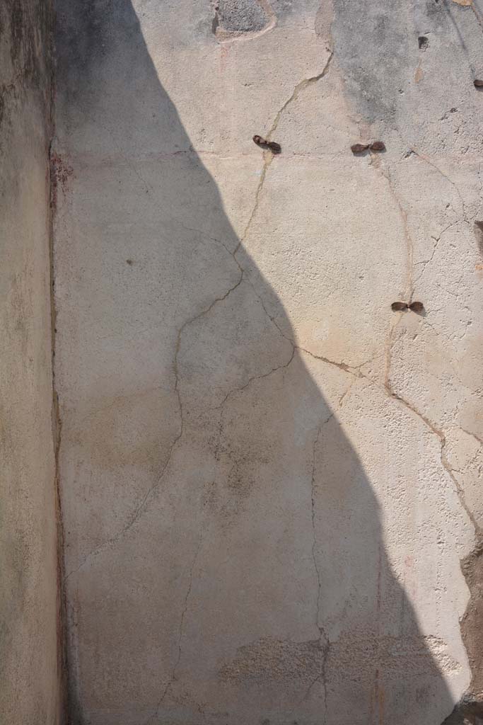 IX.5.6 Pompeii. May 2017. Room r, west wall at south end.
Foto Christian Beck, ERC Grant 681269 DÉCOR.