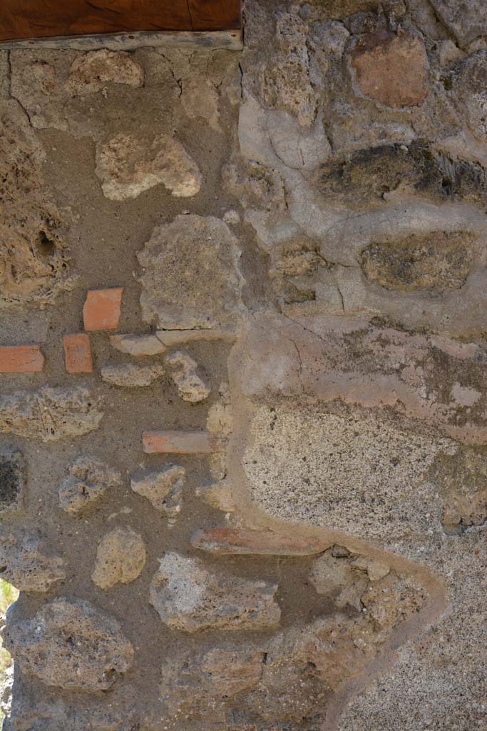 IX.5.6 Pompeii. May 2017. Room t, south wall at east end.
Foto Christian Beck, ERC Grant 681269 DÉCOR.