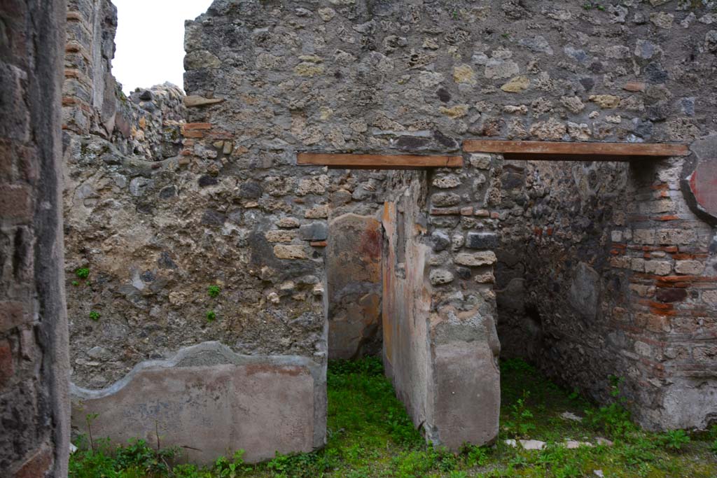 IX.5.6 Pompeii. March 2017. Doorways to room s, in centre, and room t, on right, looking west across room n.
Foto Christian Beck, ERC Grant 681269 DÉCOR.