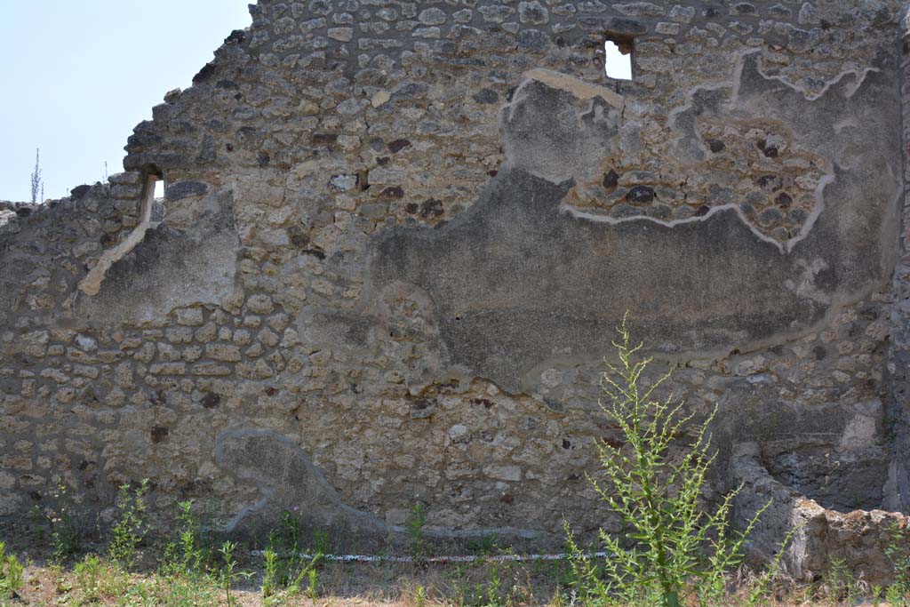 IX.5.6 Pompeii. May 2017. Room u, continuation of west wall further northwards towards masonry basin, on right.
Foto Christian Beck, ERC Grant 681269 DÉCOR.