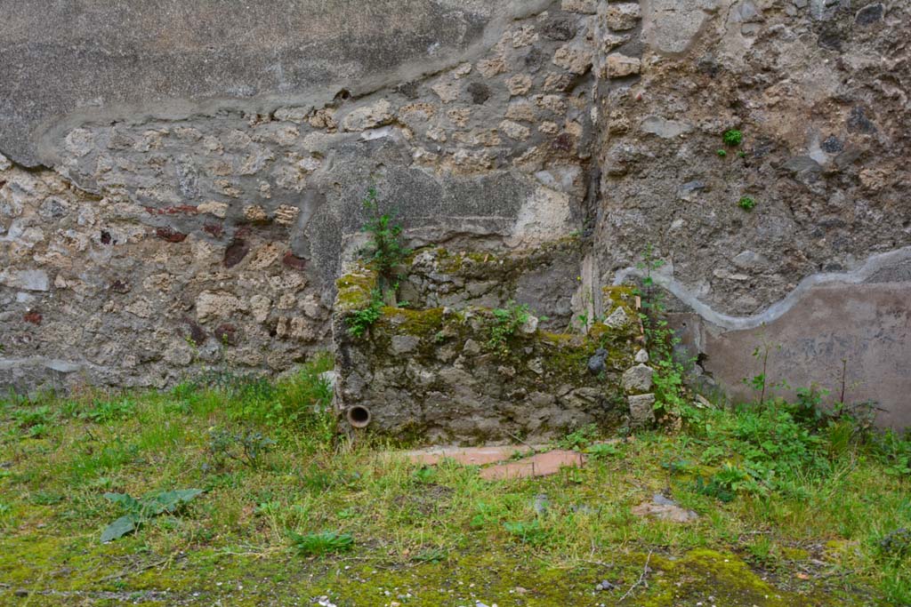 IX.5.6 Pompeii. March 2017. Room u, masonry basin against west wall of garden area.
Foto Christian Beck, ERC Grant 681269 DÉCOR.
