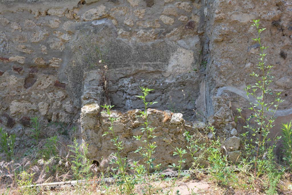 IX.5.6 Pompeii. May 2017. Room u, looking west to masonry basin against west wall of garden area.
Foto Christian Beck, ERC Grant 681269 DÉCOR.