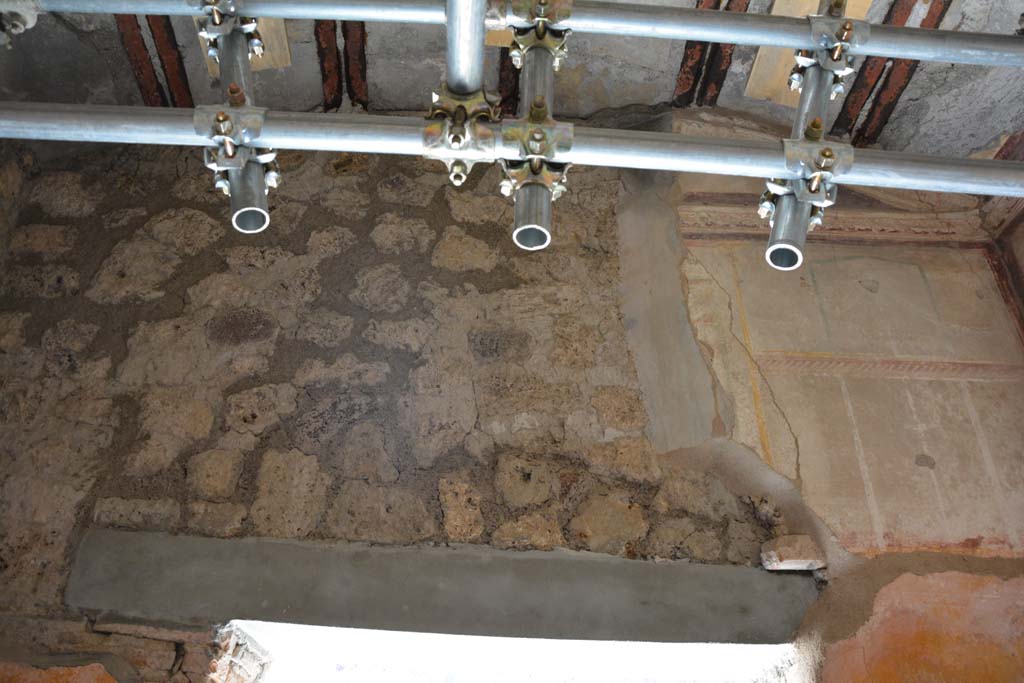 IX.5.6 Pompeii. May 2017. Room h, east wall above doorway.
Foto Christian Beck, ERC Grant 681269 DÉCOR.