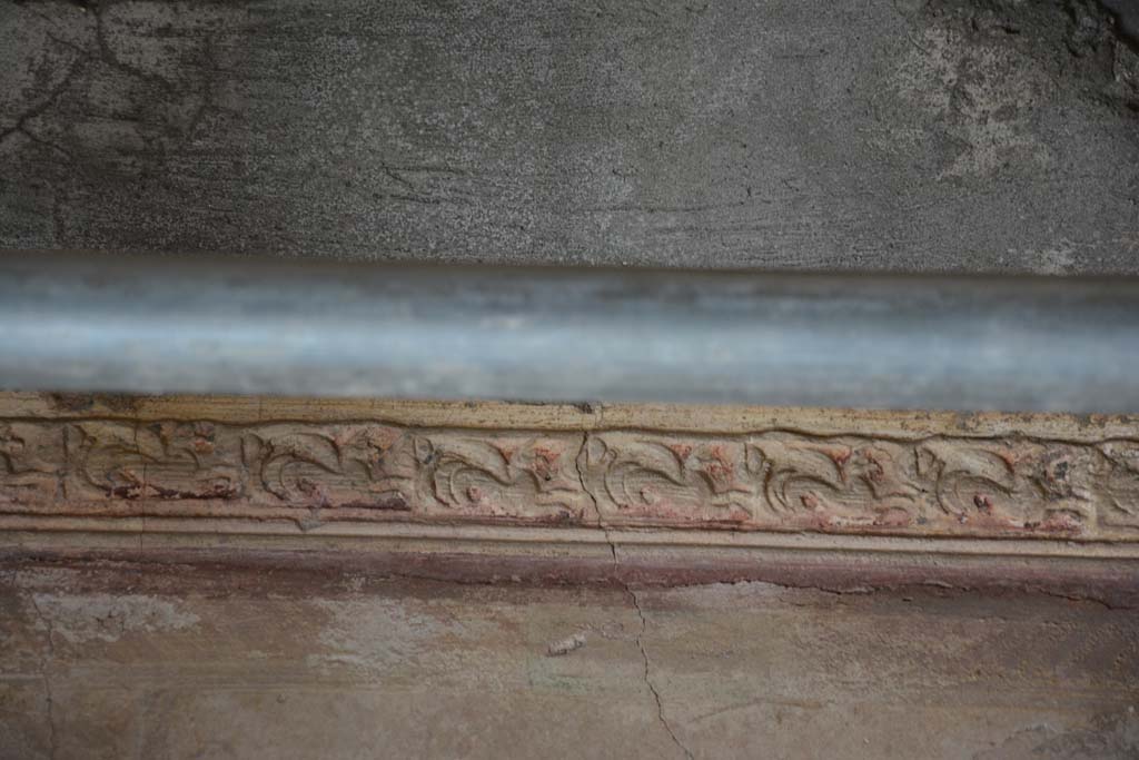 IX.5.6 Pompeii. May 2017. Room h, upper south wall, the entire stucco cornice was preserved showing marine griffins.
Foto Christian Beck, ERC Grant 681269 DÉCOR.
