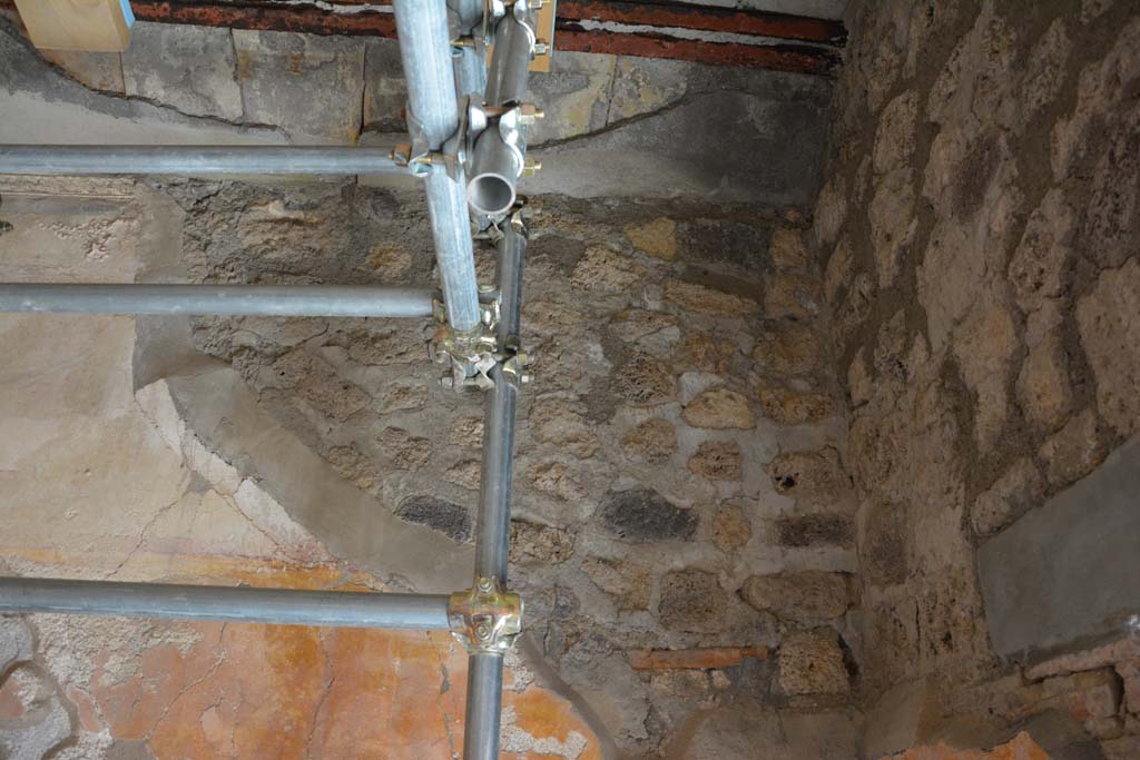 IX.5.6 Pompeii. May 2017. Room h, upper north wall at east end.
Foto Christian Beck, ERC Grant 681269 DÉCOR.