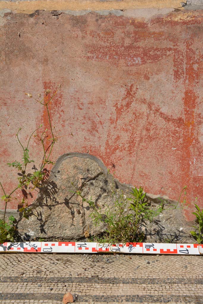 IX.5.6 Pompeii. May 2017. East ala e, detail of compartment in centre of zoccolo on east wall.
Foto Christian Beck, ERC Grant 681269 DÉCOR.