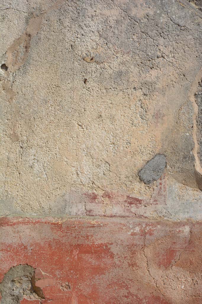 IX.5.6 Pompeii. May 2017. East ala e, south wall, remains of painted compartment above zoccolo.
Foto Christian Beck, ERC Grant 681269 DÉCOR.