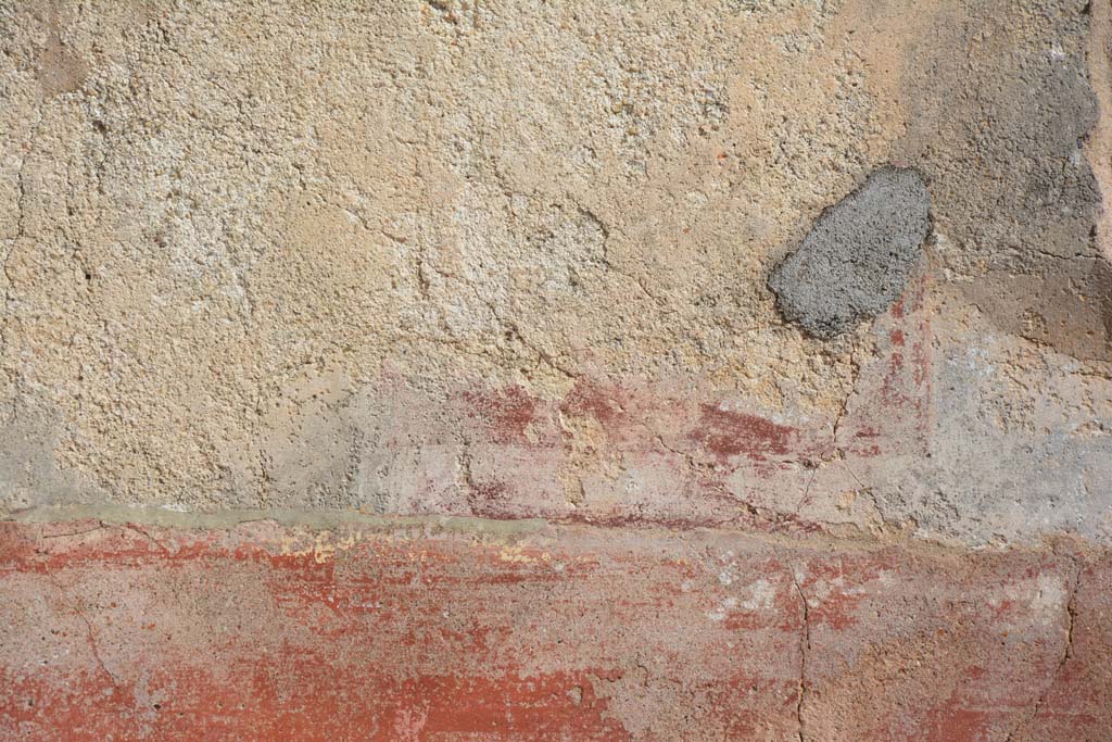 IX.5.6 Pompeii. May 2017. East ala e, south wall, detail of remains of painted compartment above zoccolo.
Foto Christian Beck, ERC Grant 681269 DÉCOR.