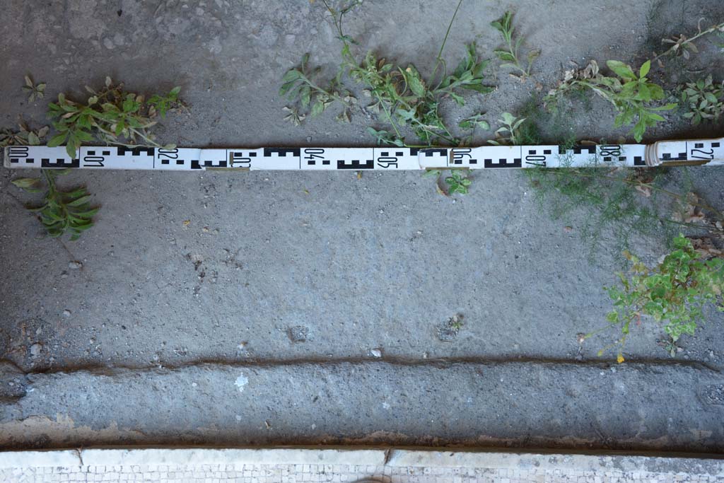 IX.5.6 Pompeii. May 2017. Room g, looking east across doorway threshold from atrium.
Foto Christian Beck, ERC Grant 681269 DÉCOR.