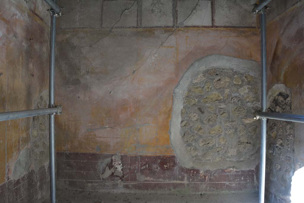 IX.5.6 Pompeii. May 2017. Room g, looking towards east wall.
Foto Christian Beck, ERC Grant 681269 DÉCOR.