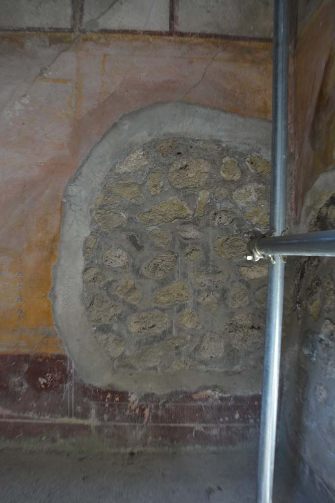 IX.5.6 Pompeii. May 2017. Room g, east wall at south end.
Foto Christian Beck, ERC Grant 681269 DÉCOR.