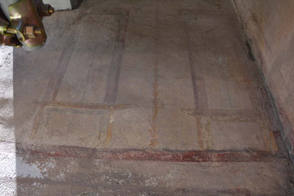 IX.5.6 Pompeii. May 2017. Room f’, painted golden candelabra from upper centre of west wall.
Foto Christian Beck, ERC Grant 681269 DÉCOR.