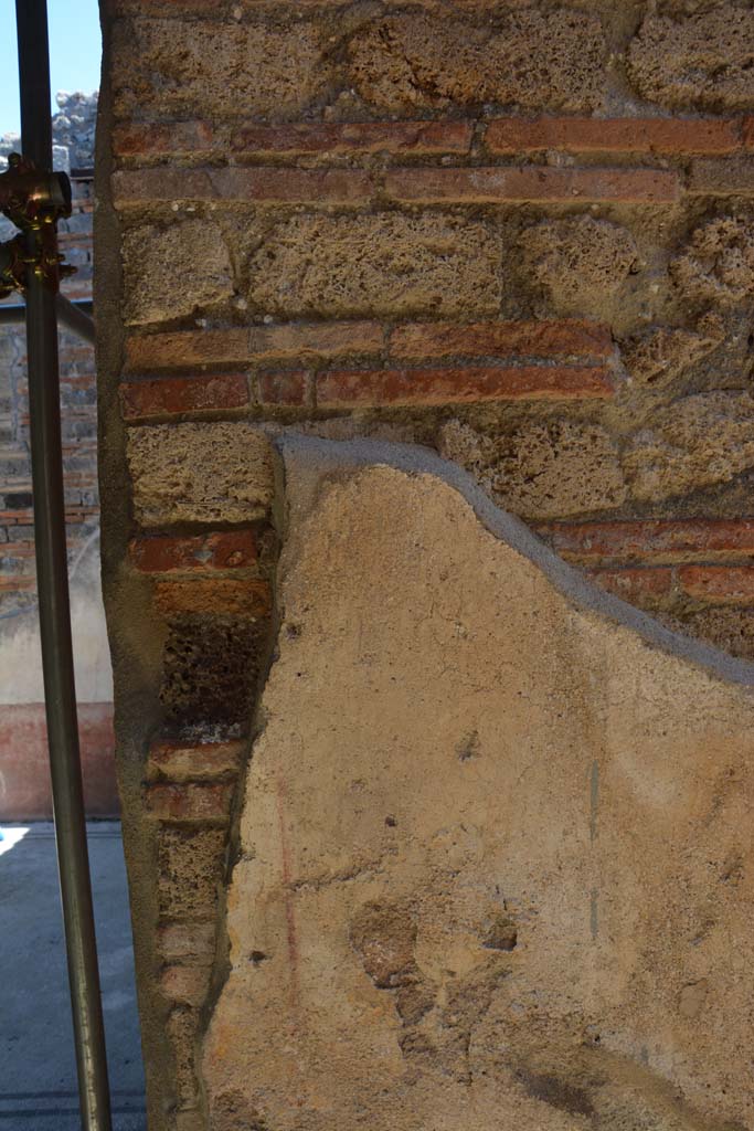 IX.5.6 Pompeii. May 2017. Room f’, east wall at base of steps.
Foto Christian Beck, ERC Grant 681269 DÉCOR.