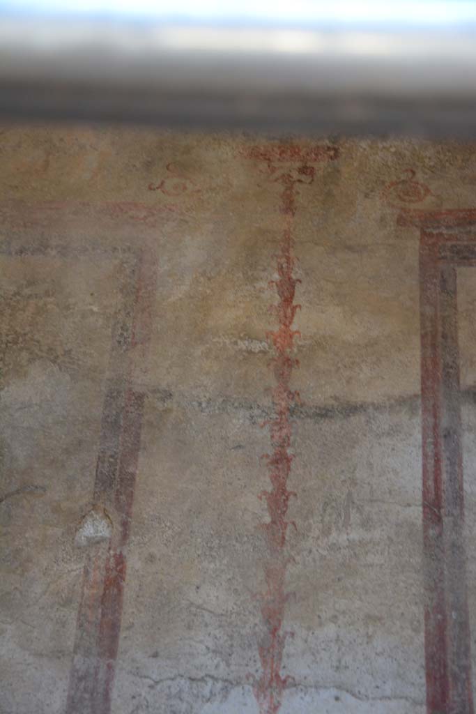 IX.5.6 Pompeii. May 2017. Room k’, painted candelabra from upper east wall in corridor.
Foto Christian Beck, ERC Grant 681269 DÉCOR.