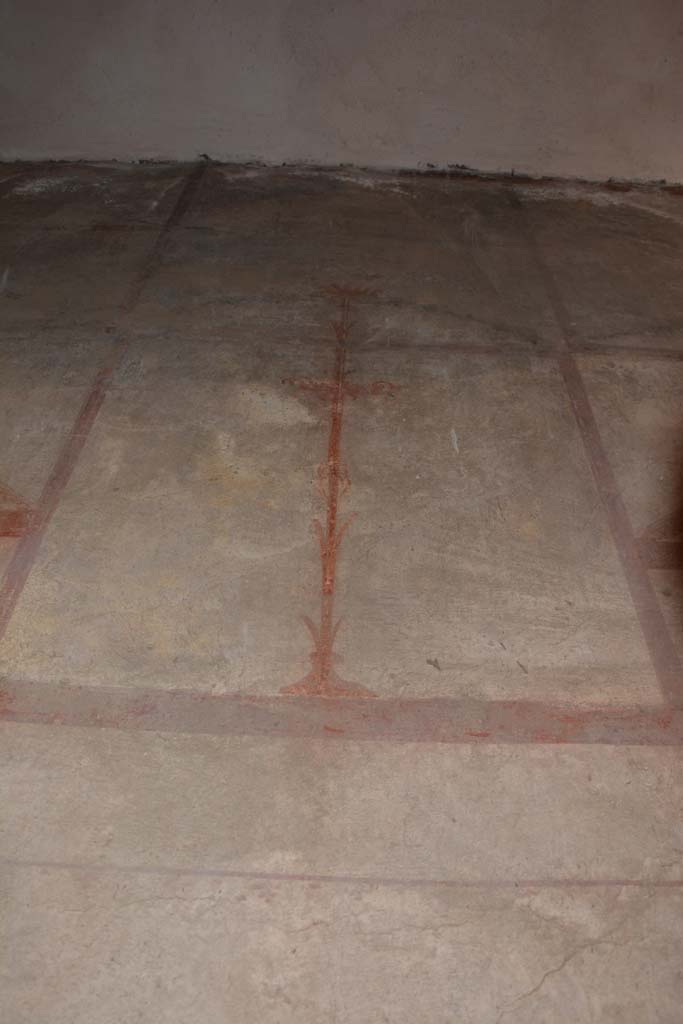 IX.5.6 Pompeii. May 2017.
Room k’, upper centre of east wall, detail of painted metal candelabra.
Foto Christian Beck, ERC Grant 681269 DÉCOR.