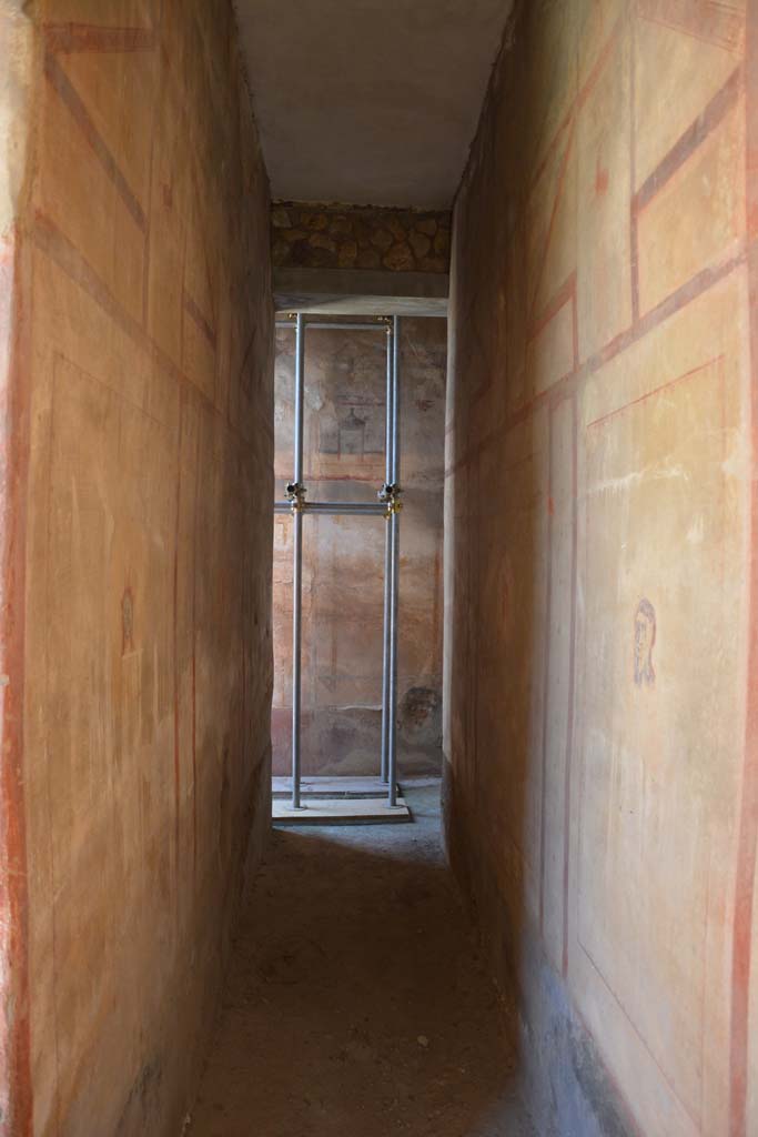 IX.5.6 Pompeii. May 2017.
Room k’, looking north along corridor turning west to room k and the atrium.
Foto Christian Beck, ERC Grant 681269 DÉCOR.